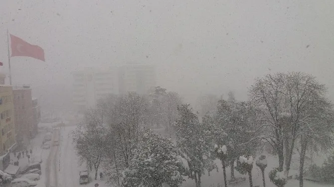 Samsundaki Yoğun Kar Ve Tipi Hem Çile Hem Eğlence Oldu