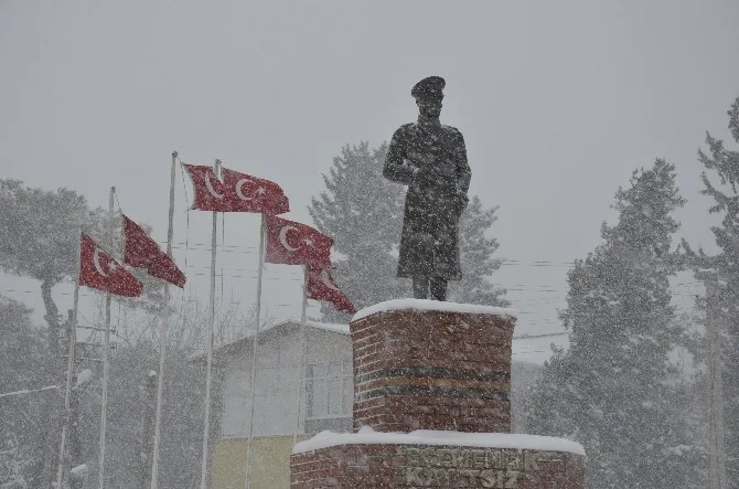 Şanlıurfada Yoğun Kar Yağışı Etkili Oluyor