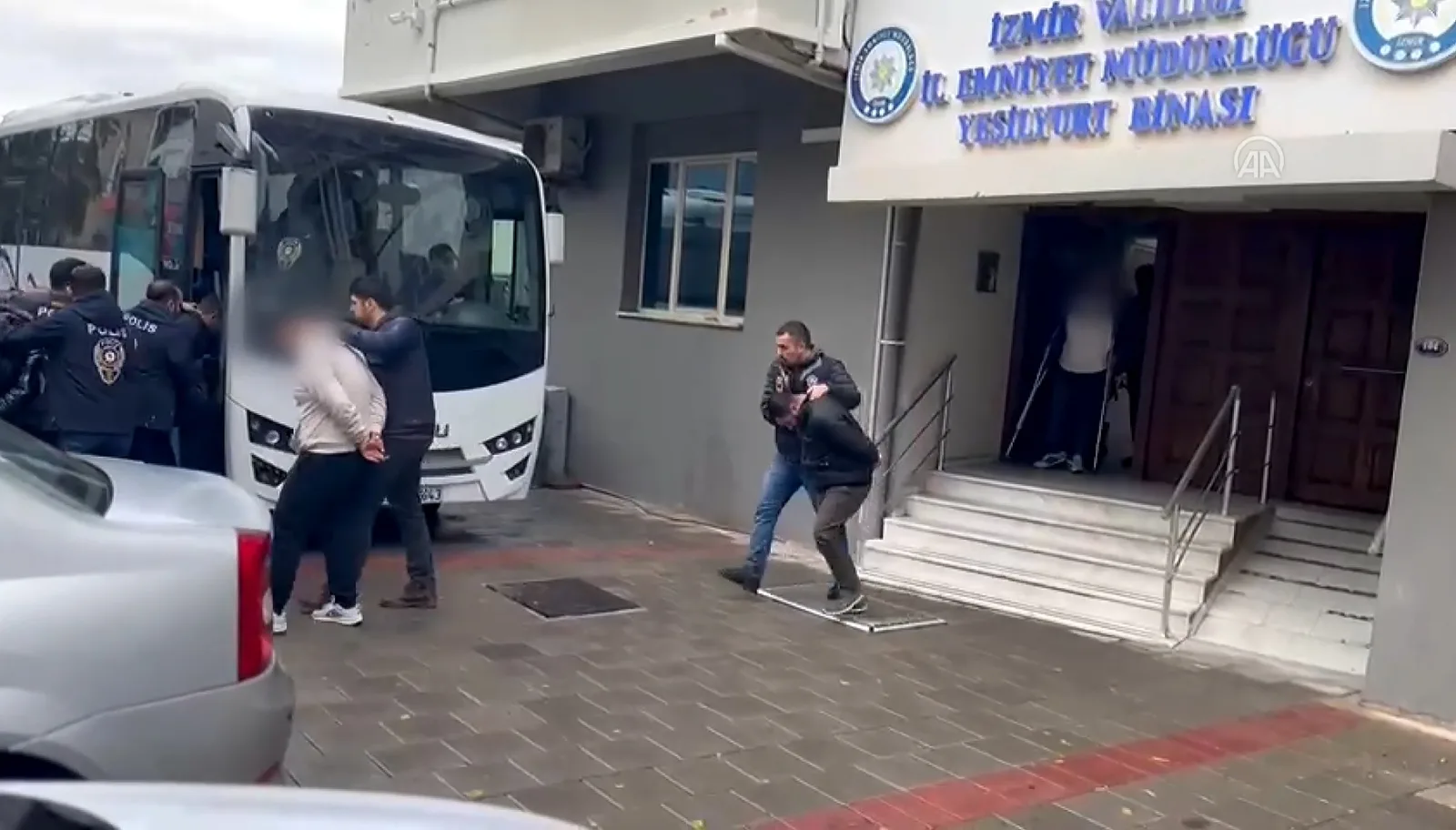 Ev hanımları için ek iş vaadiyle dolandırıcılığa 15 tutuklama