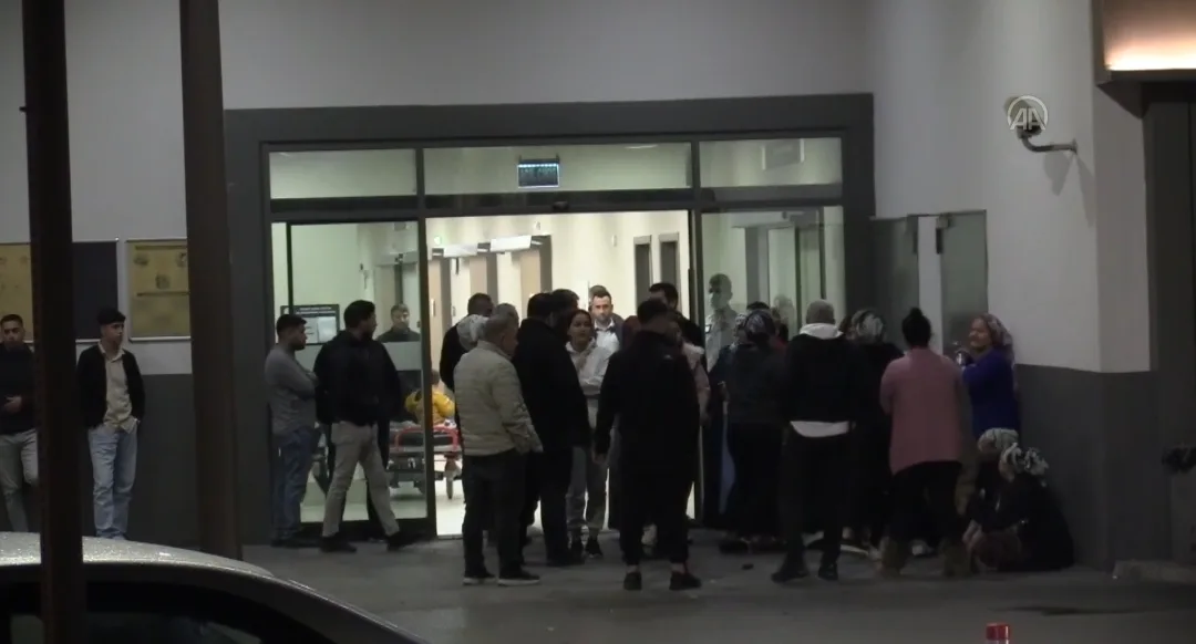 17 Yaşındaki genç annesi ve dayısını silahla vurdu