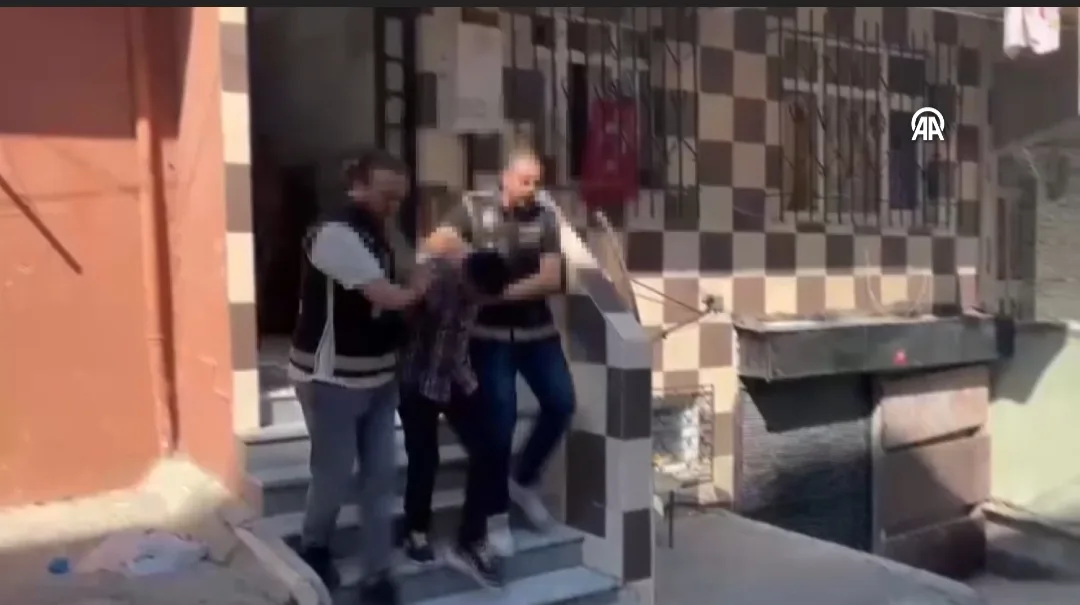 Polisler evinden aldı