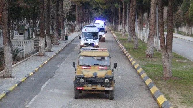 Şehit Askerlerin Türk Bayrağına Sarılı Cenazeleri Adli Tıpa Getirildi