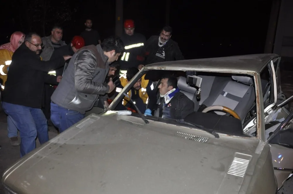 Seydişehir De İki Otomobil Çarpıştı: 6 Yaralı