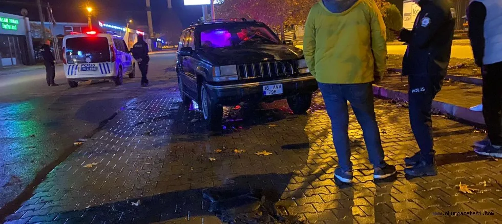 Seyir halindeki cip alev aldı