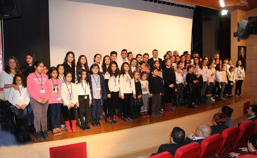 Silifkede Çocuklardan Şiir Dinletisi