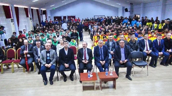 Silifkede Sporda Başarılı Öğrenci Öğretmen Ve Kulüplere Ödül Verildi