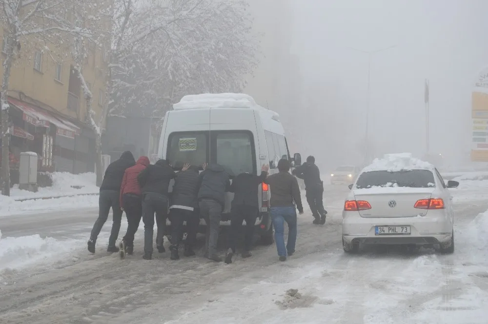 Şırnakta 44 Köy Yolu Ulaşıma Kapandı