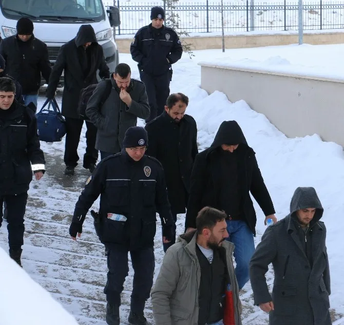 Sivasta Fetöden 11 Polis Tutuklandı