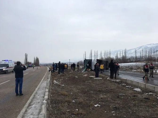 Sivasta Yolcu Otobüsü Devrildi: 1 Ölü, 36 Yaralı