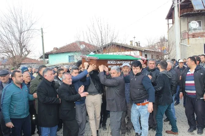 Şizofren Komşusu Tarafından Öldürülen Karı-Koca Toprağa Verildi
