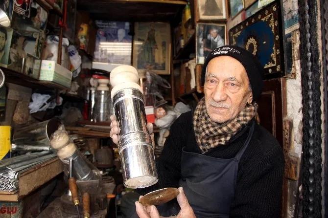 Son Tenekeci Teknolojiye Direniyor