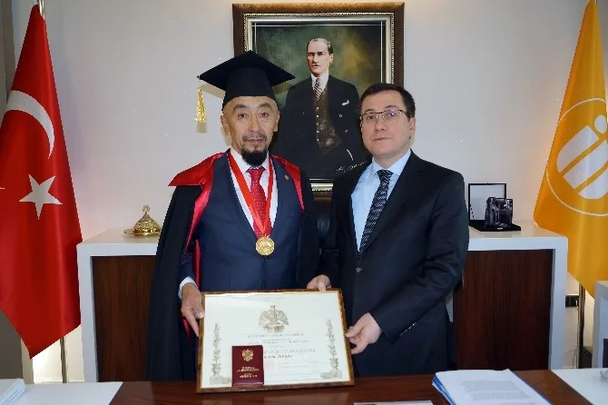 Sscbnin Yıkılmasından Sonra Rusya Dışına Verilen İlk Unvan Ödülünü Aldı