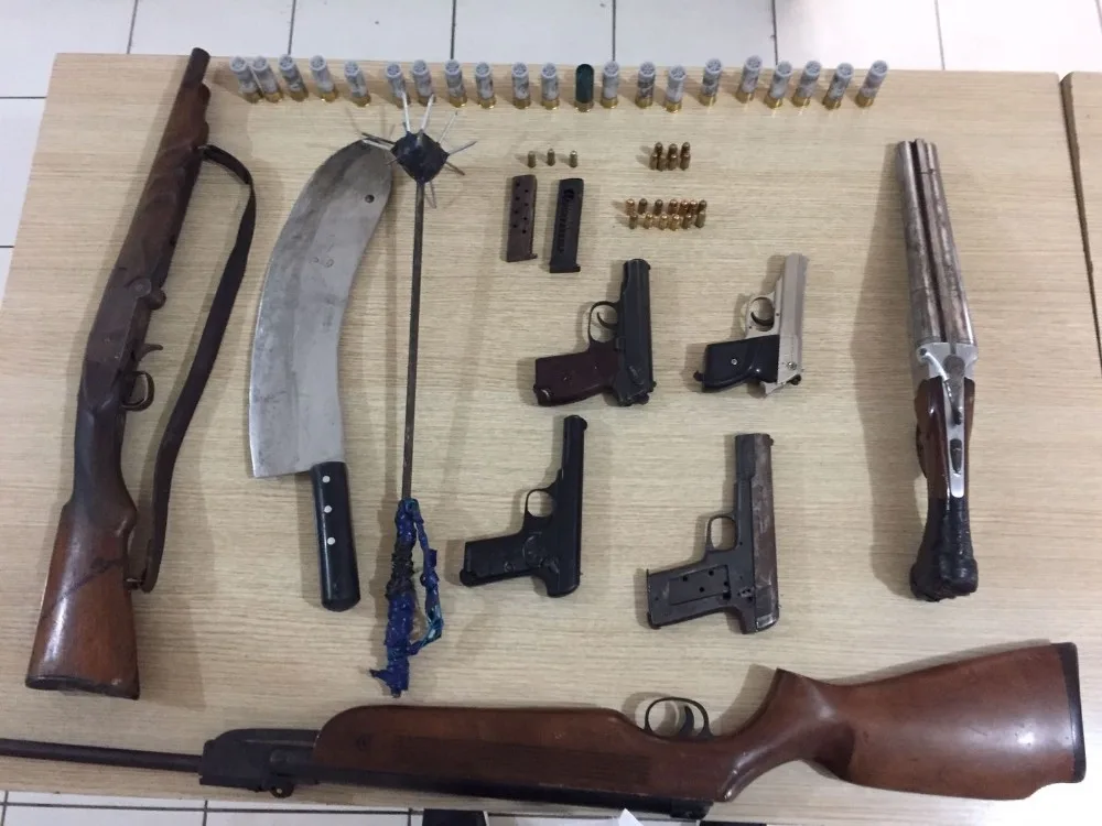 Suç Makinesi, Silah İmalathanesine Çevirdiği Evde Polisleri Tabancayla Karşıladı