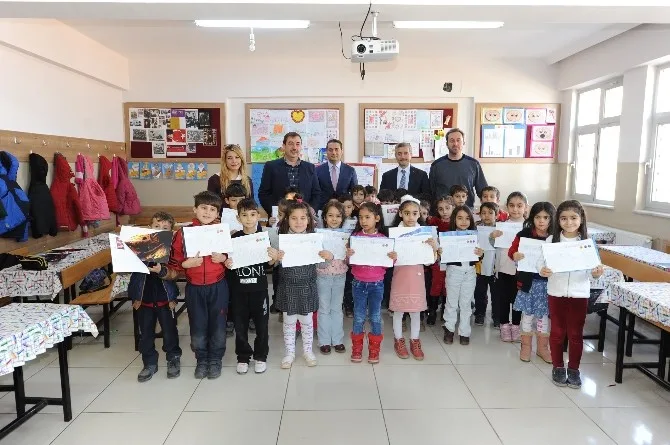 Tahmazoğlu Öğrencilerle Karne Sevincini Paylaştı