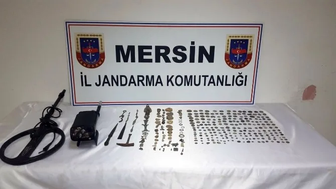 Tarsusta Bir Evde 299 Parça Tarihi Eser Ele Geçirildi