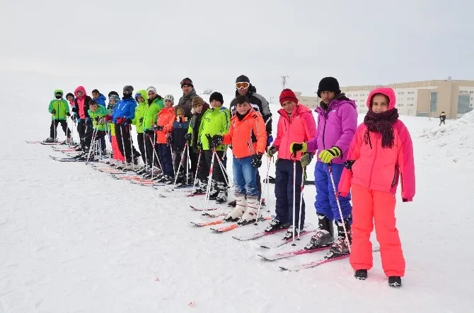 Tatvanda Öğrencilere Ücretsiz Kayak Eğitimi