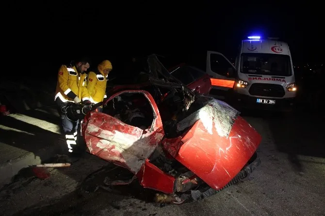 Tekirdağda İşçi Servisi İle Otomobil Çarpıştı: 1 Ölü, 1 Yaralı