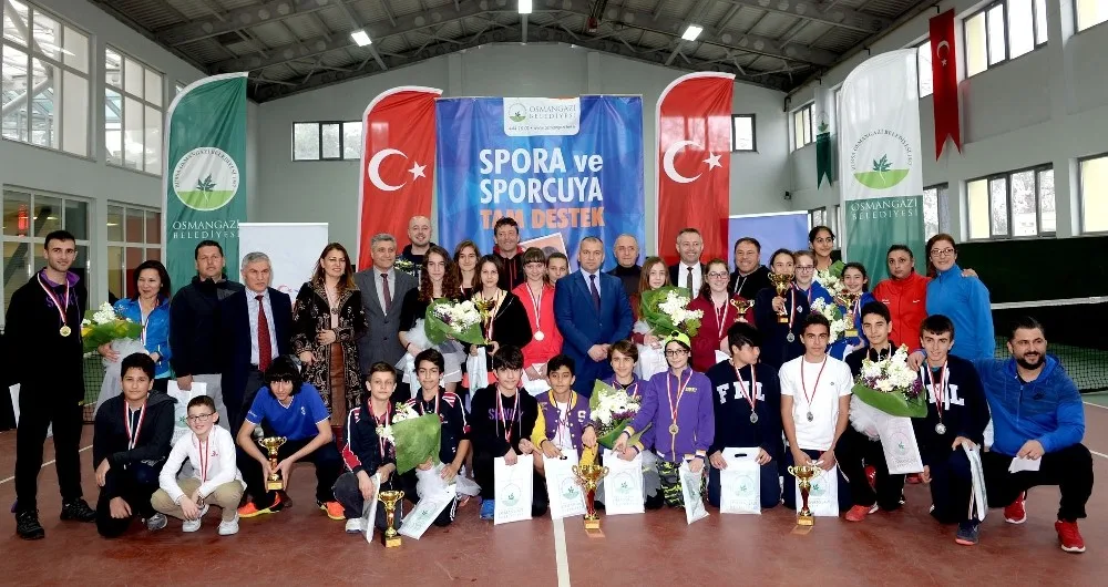 Teniste Kupa Ve Madalyalar Sahiplerini Buldu