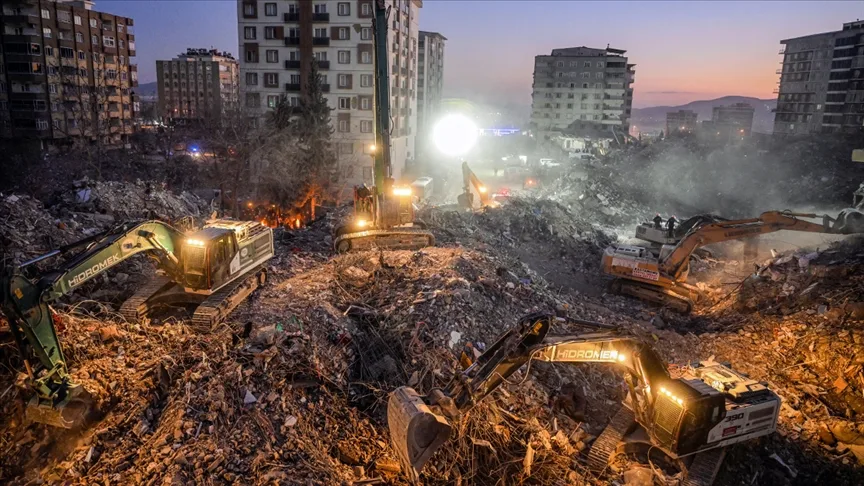 Deprem bölgesinde 100 milyon ton enkaz çıkması bekleniyor