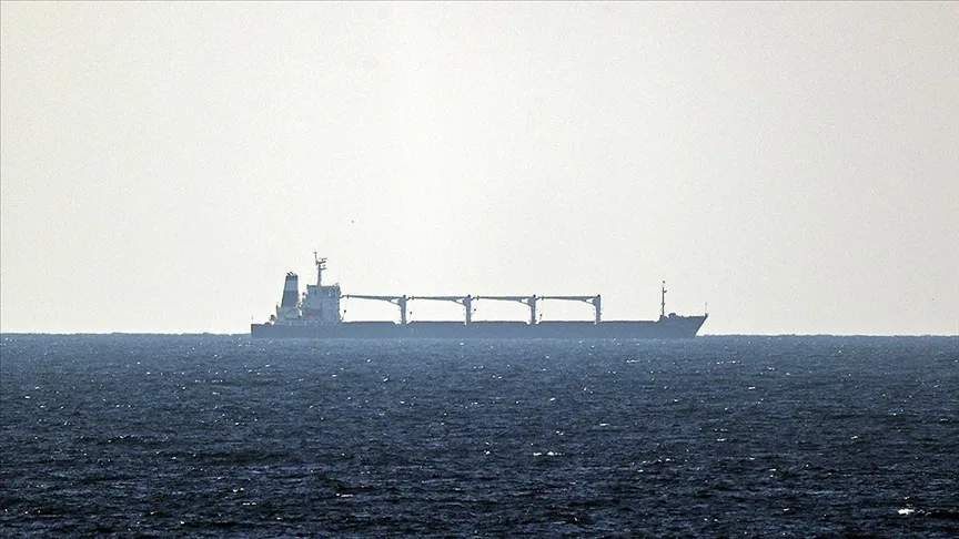 ABD'ye ait Marshall Adaları bayraklı yük gemisi, Yemen'in Aden Körfezi açıklarında füze ile vuruldu