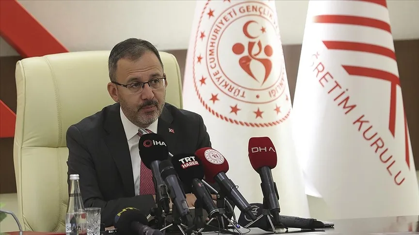 Bakan Kasapoğlu: Spor bilimleri fakültelerinde 6+2 şeklinde yeni bir uygulamaya geçiyoruz