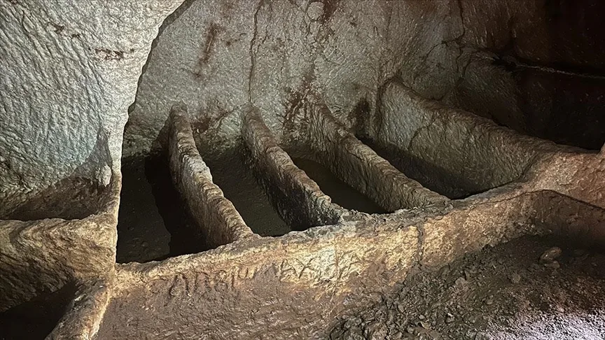 Perre Antik Kenti'ndeki kazılarda oda ve tuğla mezarlar ortaya çıktı