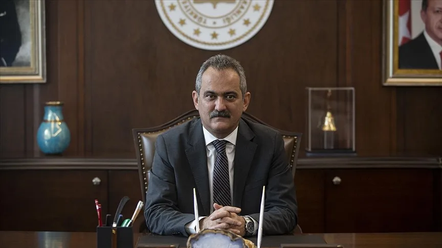 "Proje çalışmalarıyla eleştirel okuma yetisine sahip genç yazarlar yetiştirmeyi hedefliyoruz"