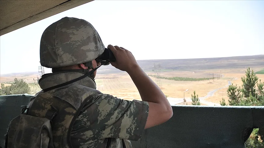 Türkiye'ye girmeye çalışan PKK/PYD'li 2 terörist Suriye sınırında yakalandı