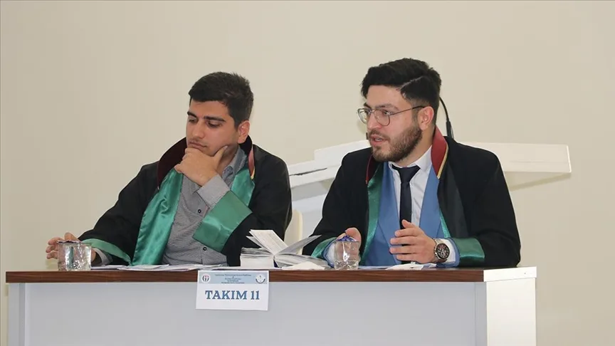 Avukat adayları kurgusal davalarla mesleğe hazırlanıyor
