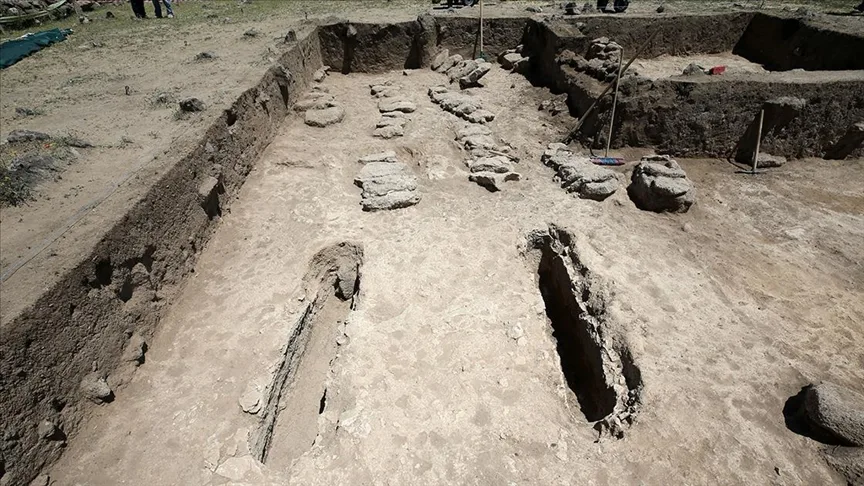 Malazgirt Savaşı alanının tespiti için yapılan kazıda 15 mezar açıldı