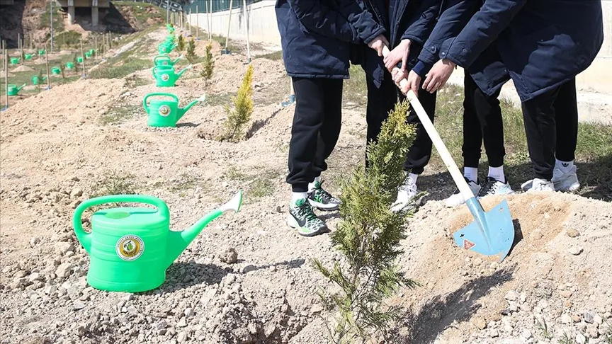 "Orman Haftası"nda fidanlar depremde hayatını kaybedenler anısına toprakla buluşacak