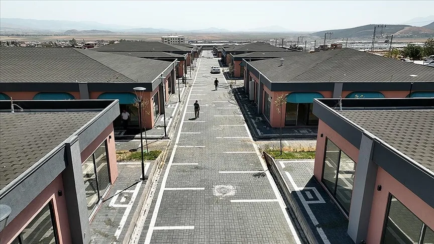 İslahiye ve Nurdağı'nda yapılan 328 iş yerinin hak sahiplerine teslimine başlandı