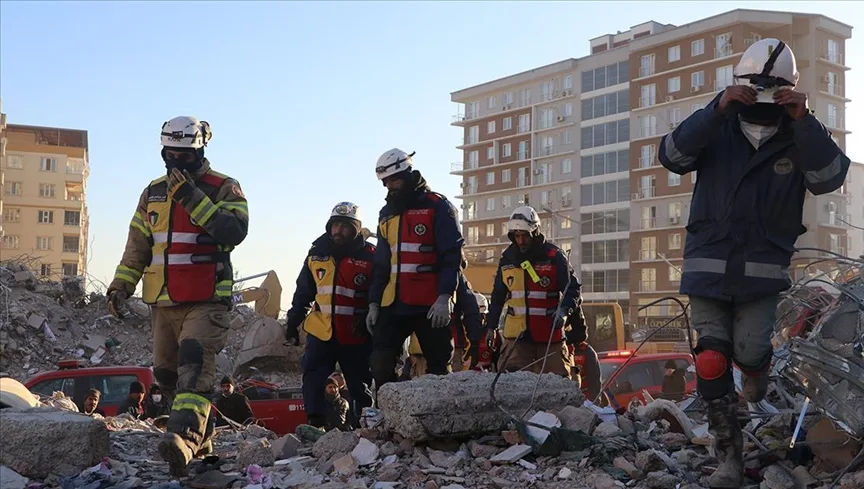 Kuveytli ekip, yangınlardan sonra depremde de Türkiye'nin yardımına koştu