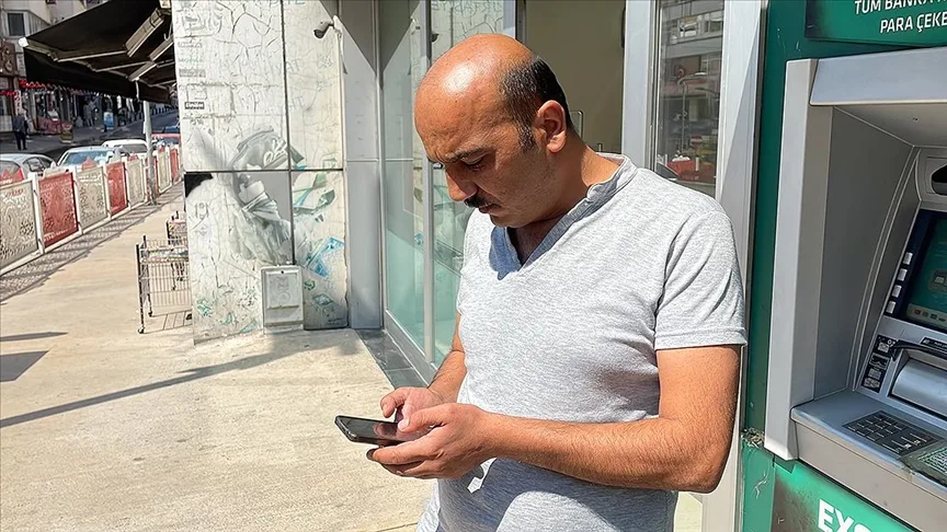 Yanlışlıkla hesabına yatırılan 500 bin lirayı sahibine gönderdi