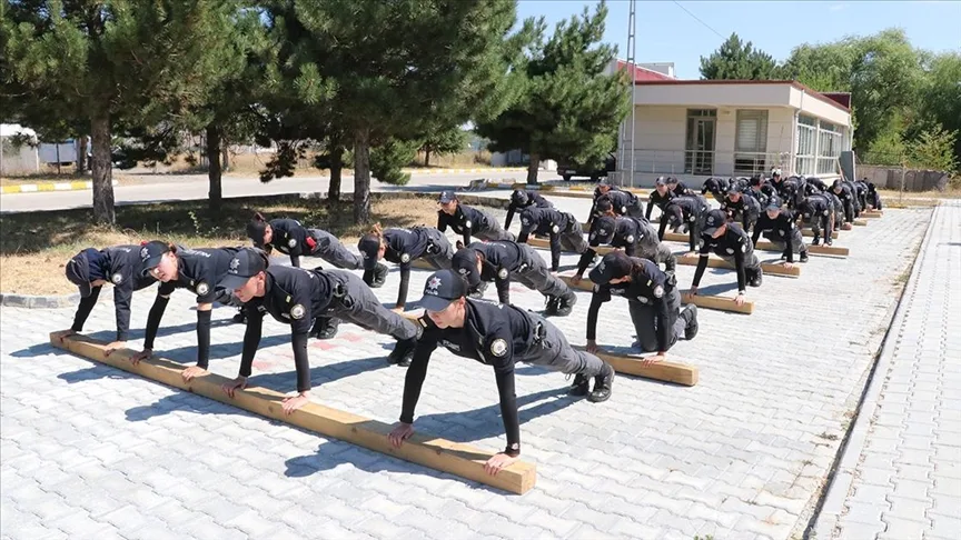 POMEM'de kadın polis adayları zorlu eğitim süreciyle mesleğe hazırlanıyor