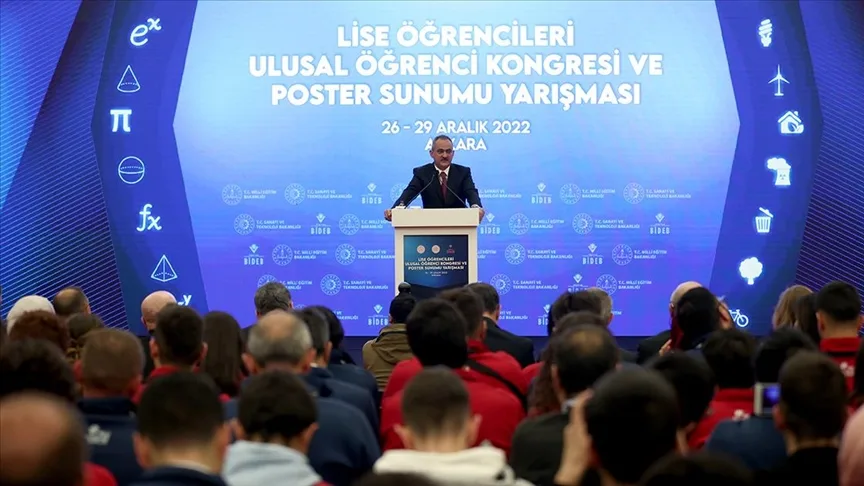Bakan Özer: Her ay 81 ilden lise öğrencilerimizi Ankara'ya getirelim, kültürel etkinliklerle buluşturalım