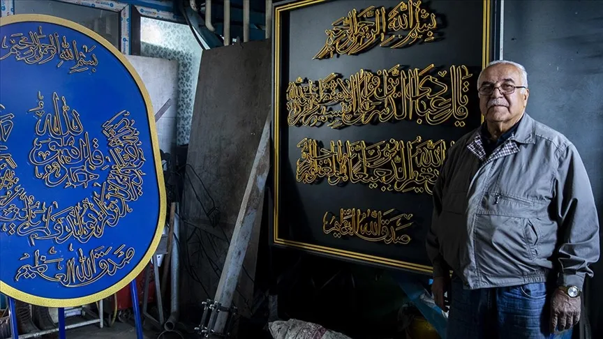 70 yaşındaki yarım asırlık sanatkar, Kur'an-ı Kerim'i demire işliyor