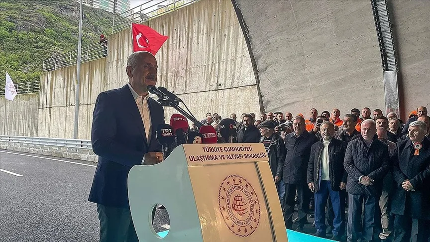 Karaismailoğlu: Yaptığımız kara yolları yatırımları sayesinde yılda tam 1 milyar litre akaryakıttan tasarruf sağlıyoruz