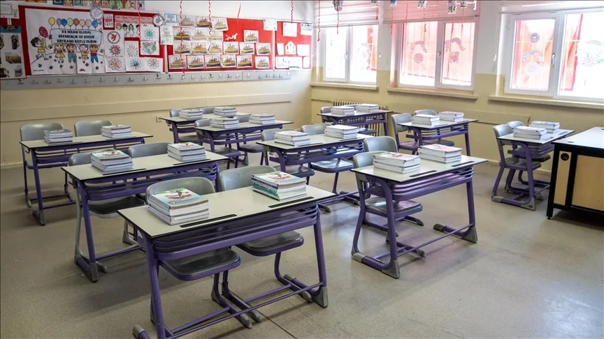 Özel okullarda MEB onaylı "ücretsiz ders kitabı" okutma zorunluluğu başlıyor