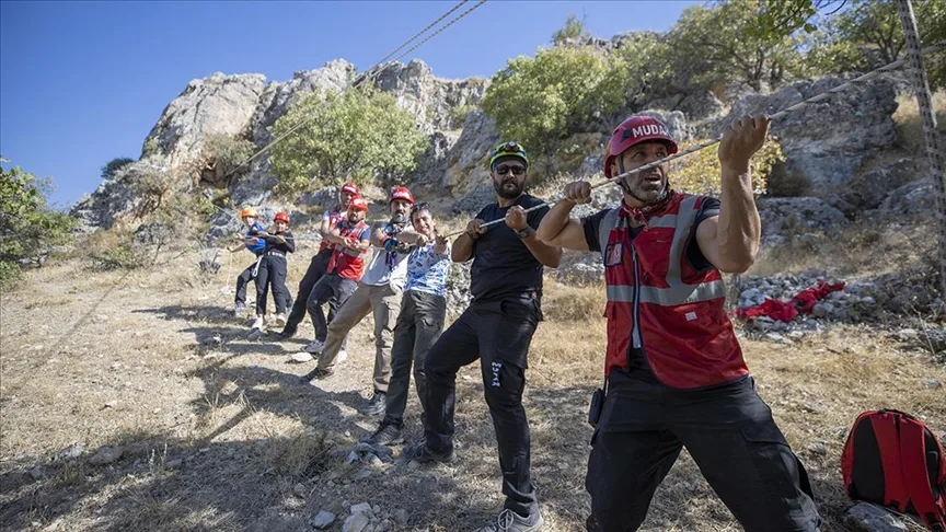 Doktordan çiftçiye 125 gönüllü arama kurtarma eğitiminde