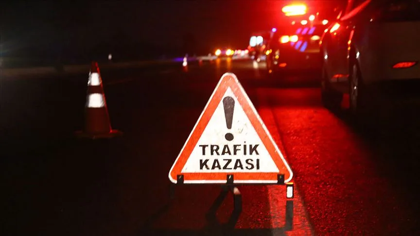 Midibüsünün altında kalan motosikletin sürücüsü hayatını kaybetti