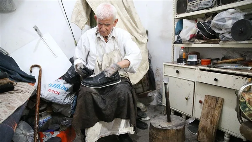 Kore gazisi 70 yıldır ayakkabı tamir ediyor