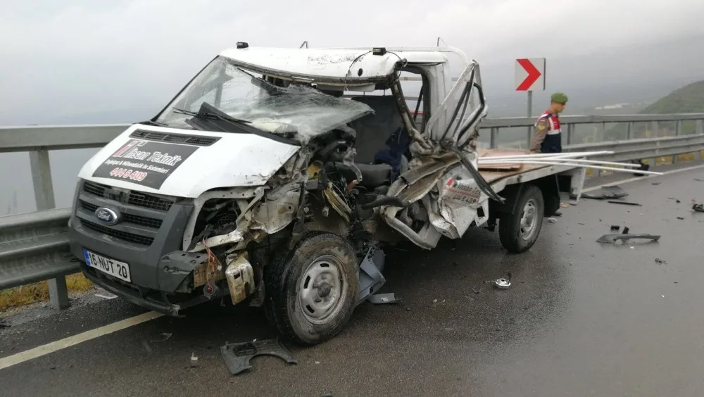 Tır İle Kamyonet Çarpıştı: 1 Yaralı