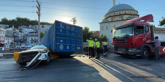 Tırın çarptığı taksinin sürücüsü hayatını kaybetti