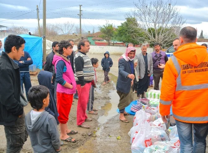 Torbalı Belediyesinden Mültecilere Yardım Eli