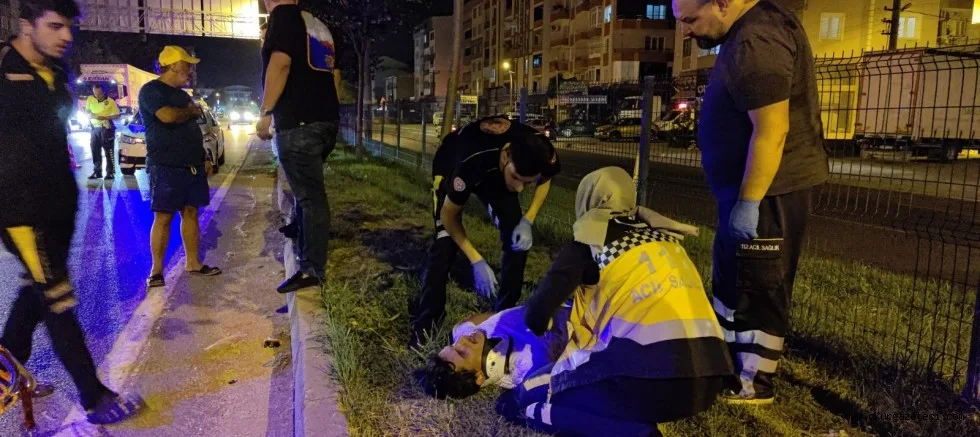 Traktörle çarpışan motosikletteki 2 kişi yaralandı