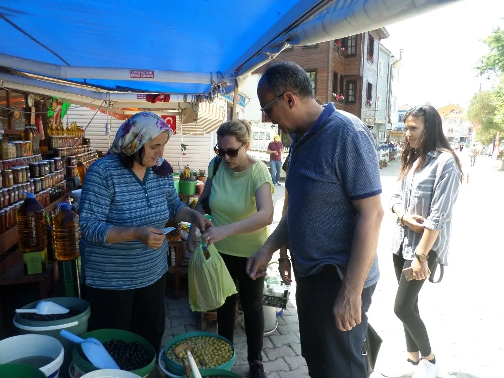 Trilyede Kurulan Zeytin Ve Zeytin Ürünleri Pazarı İlgi Görüyor