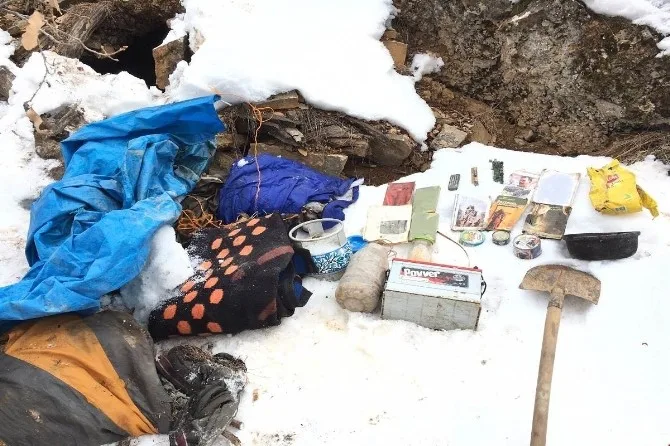 Tuncelide 19 Sığınakta Çok Sayıda Malzeme Ele Geçirildi