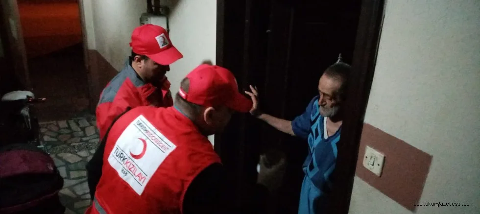 Türk Kızılay sokağa çıkma yasağı olan vatandaşların ihtiyaçlarını gideriyor