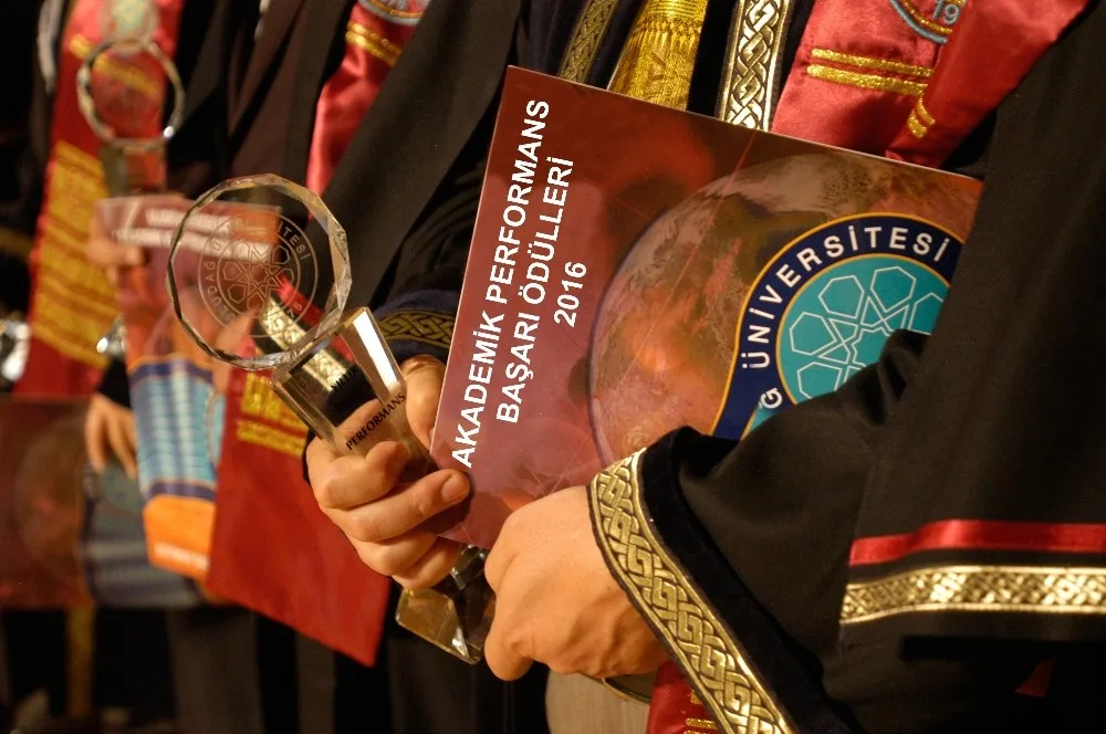 Uludağın Başarılı Akademisyenlerine Ödül